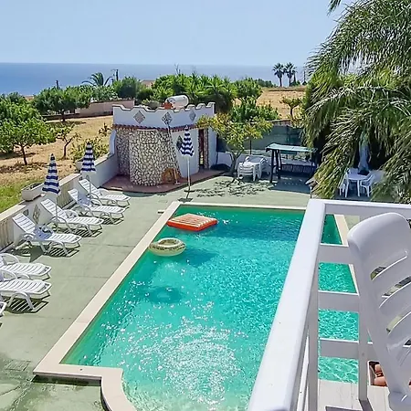 Stunning Home In Ricadi With Wifi