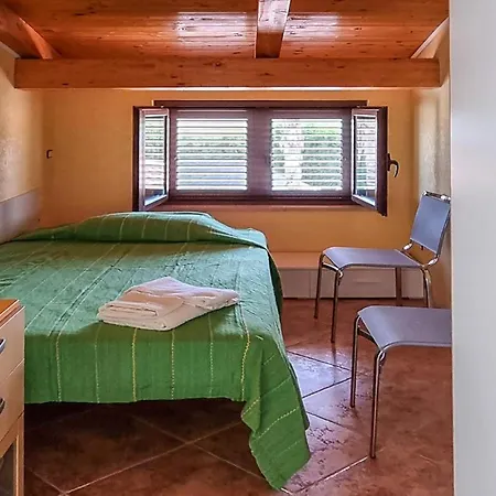 Holiday home Stunning Home In Ricadi With Wifi Ricadi